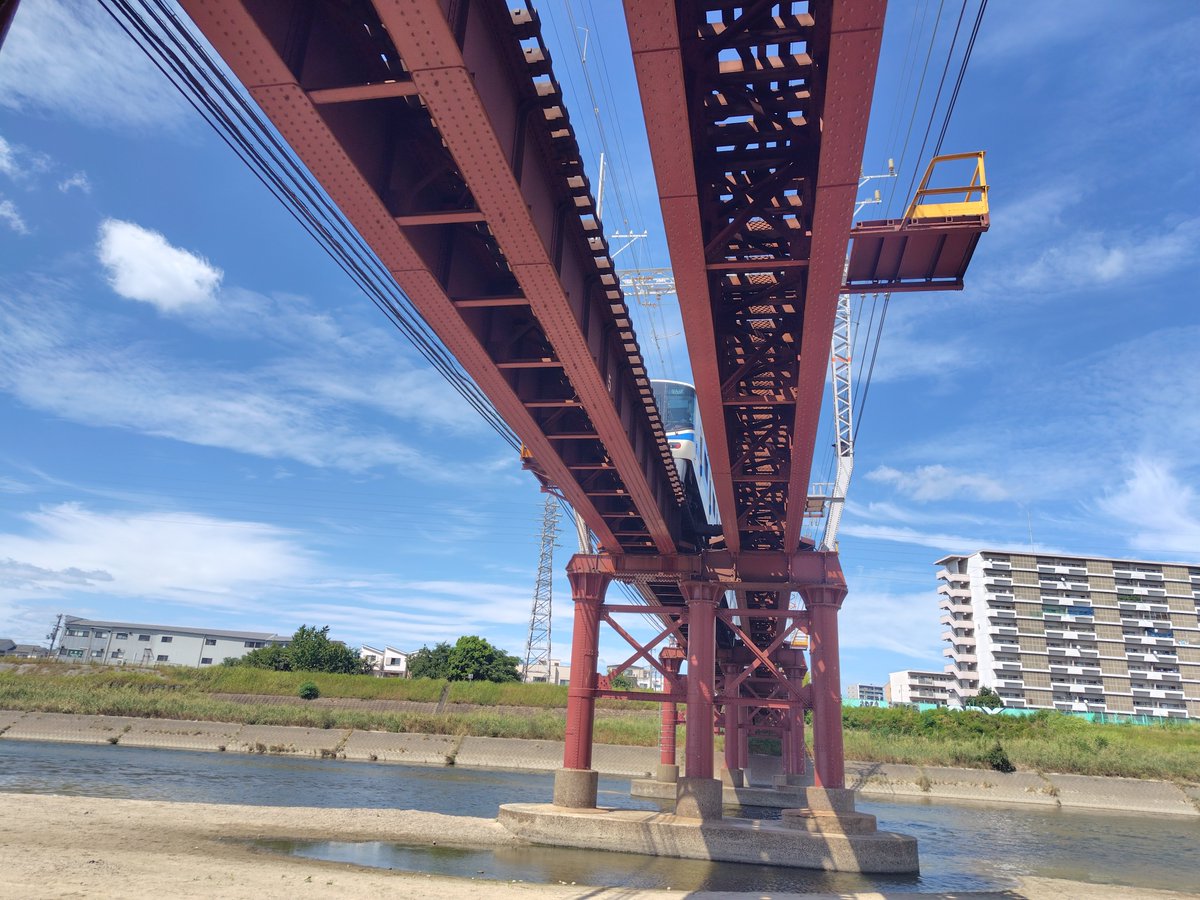 chimoyuki0122's tweet photo. 鉄橋の下にいます。 https://t.co/E2PfhzvBXC