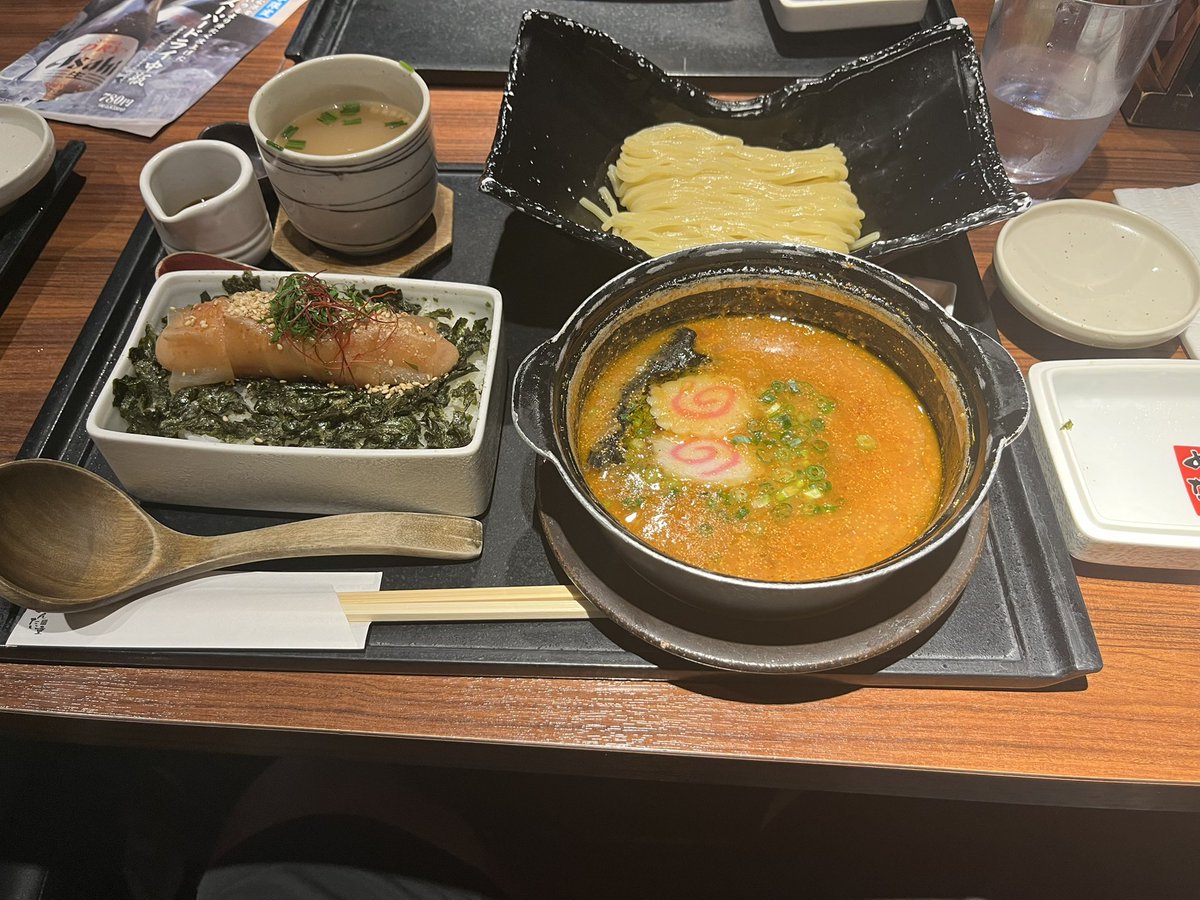 MattyYuta's tweet photo. 福岡到着！

キンランしてる人いないかなぁ〜笑
オススメスポットあれば教えてください😆 https://t.co/mUfQwqpHQH