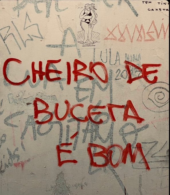 AnaClarakkkkl's tweet photo. Vocês gostam do cheirinho...? https://t.co/Y5hyFp8vqi