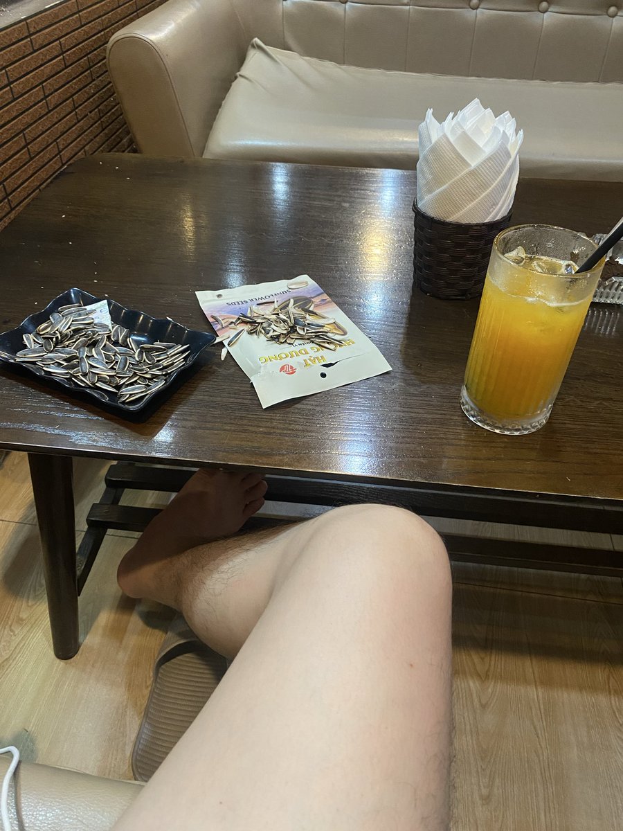 funnycloud12's tweet photo. Chúc cả nhà X buổi trưa thoải mái và an nhiên nha

☀️☀️☀️☀️☀️☀️☀️

Cả nhà nghỉ trưa thôi 
Tôi thì lang thang ly nước cam https://t.co/qkqA1C4FTL