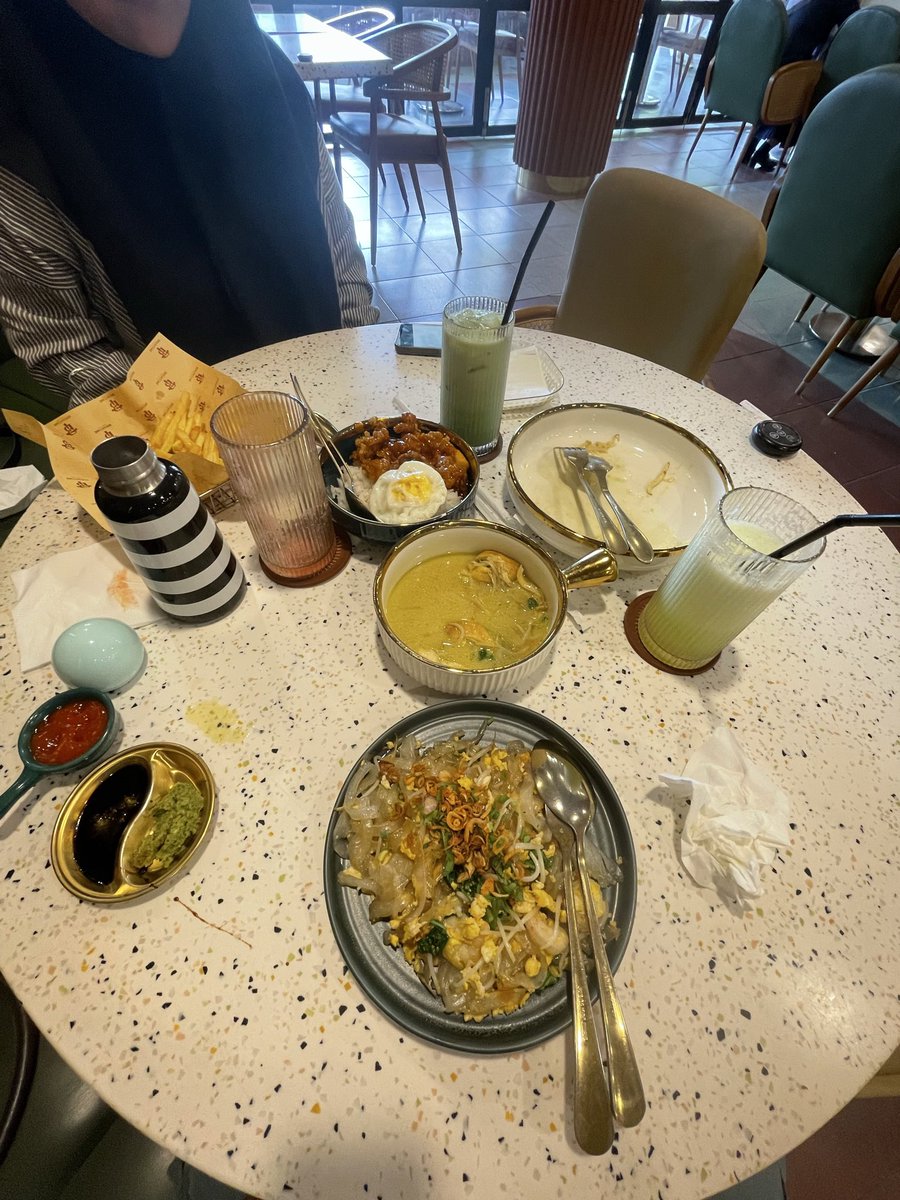 Aloy_60's tweet photo. Lunch at Break Time!😍😎 https://t.co/D7aRJZw2FZ