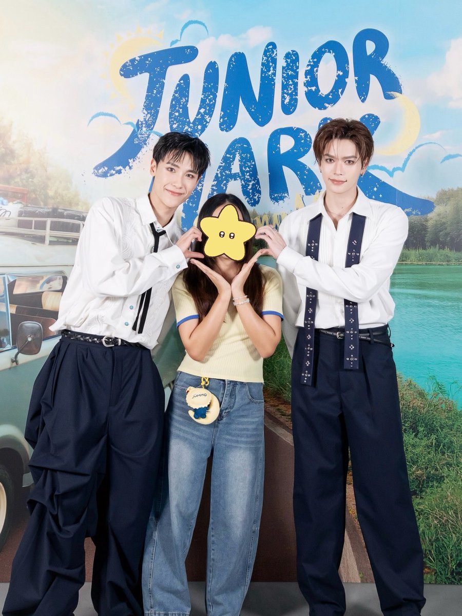 MmoneySW1's tweet photo. รักจูเนียร์มาร์คมากๆ 💛💙🌞🌙
@jnnrrs @Markjrtn 

#JuniorMarkConcert 
#Junniorr #Markjrtn https://t.co/C4BvtHGJyf