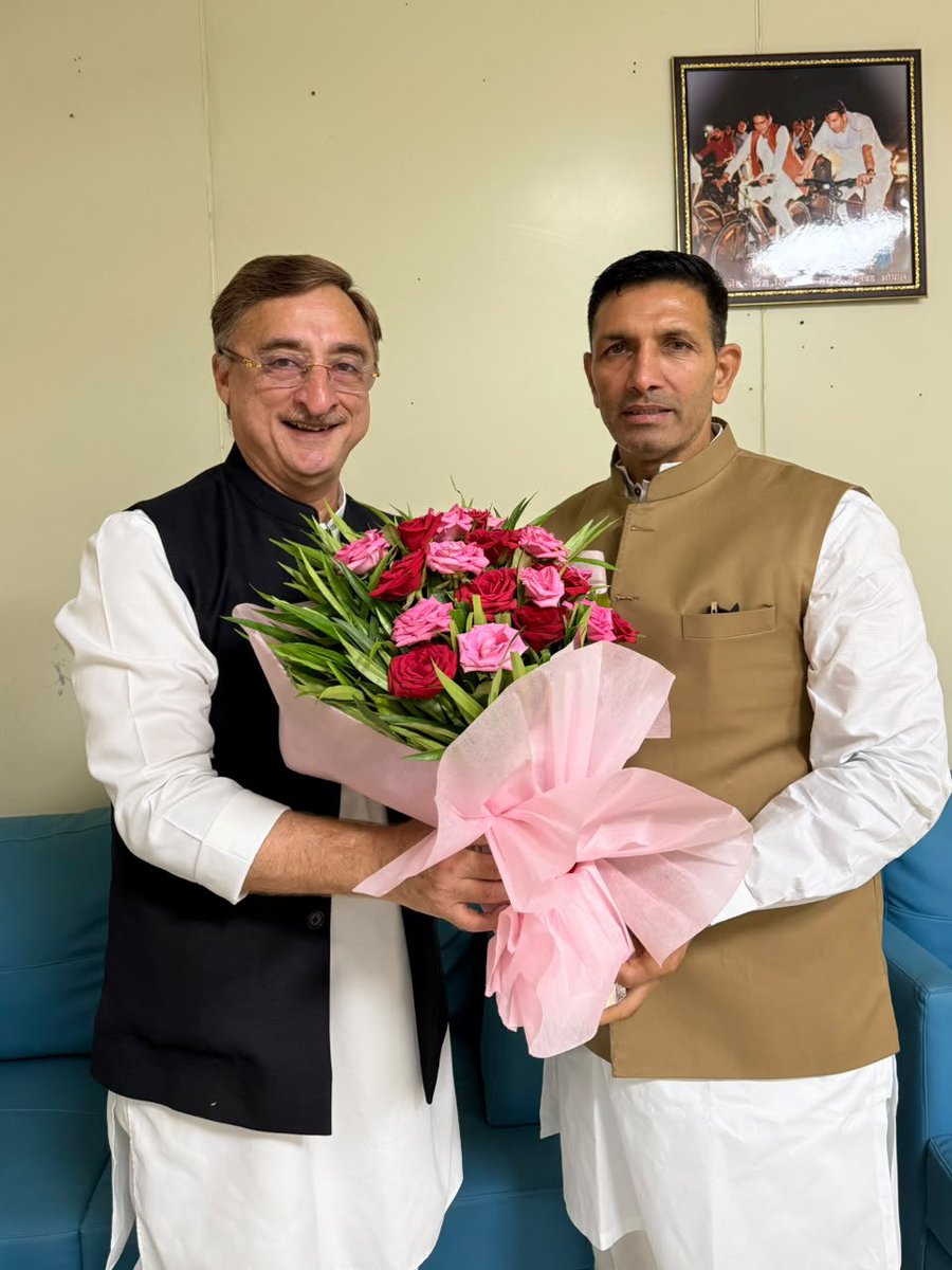 VTankha's tweet photo. आज भोपाल में जीतू पटवारी जी के साथ मुलाकात ,,,,💐💐💐.  

@jitupatwari https://t.co/zay1kn5KxM