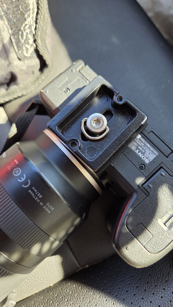 M249light_ACOG's tweet photo. 花火を撮りに来た��に三脚を忘れたボケナスがいるらしい(2時間走ってから気づいた) https://t.co/qsYtUmwMoI