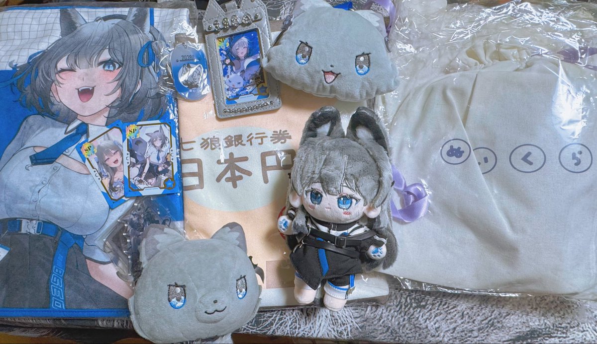 BGかなるフェス戦利品】 アーカイブ観ながらグッズ整理してます✨ 缶