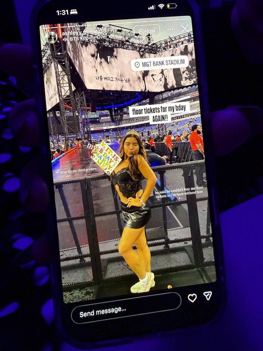 mryunkis's tweet photo. someone on tiktok dm'ed me her account. SHES A TEACHER? does she know she fucked up two other teachers idol parade.... and also got videos of jungkook on the catwalk bc she refused to go back to her seat for the rest of the concert :/ https://t.co/TTqkaZKbWO