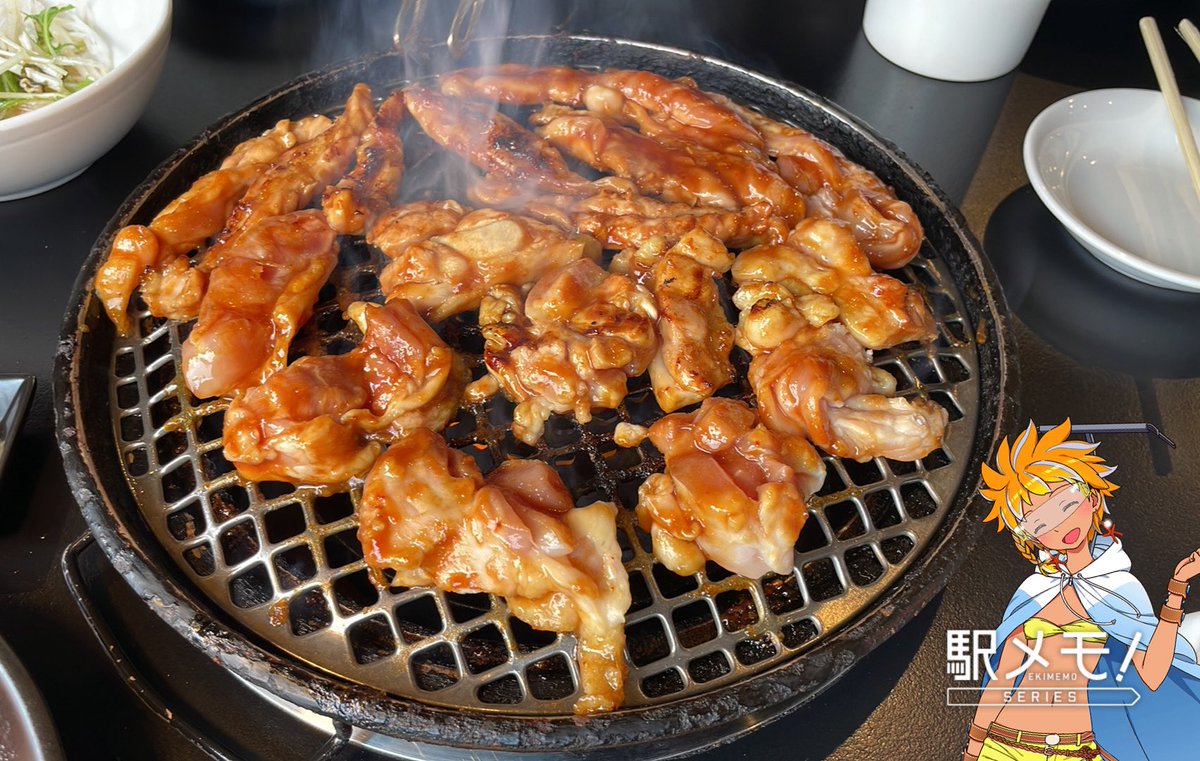 Hamaroku205's tweet photo. 今日は久しぶりに地元の友人達と鳥焼肉！🐔✨
お気に入りの新家はぷりっぷりの新鮮な鶏肉に濃いめの味噌ダレが超絶絶品で、🍚🍺があっという間に無くなってしまう😋
肉汁溢れる揚げたての唐揚げもこれまた絶品で、帰省した時の楽しみの一つだったり…🤤🍗
#松阪
#新家 https://t.co/13yjiyBQCu