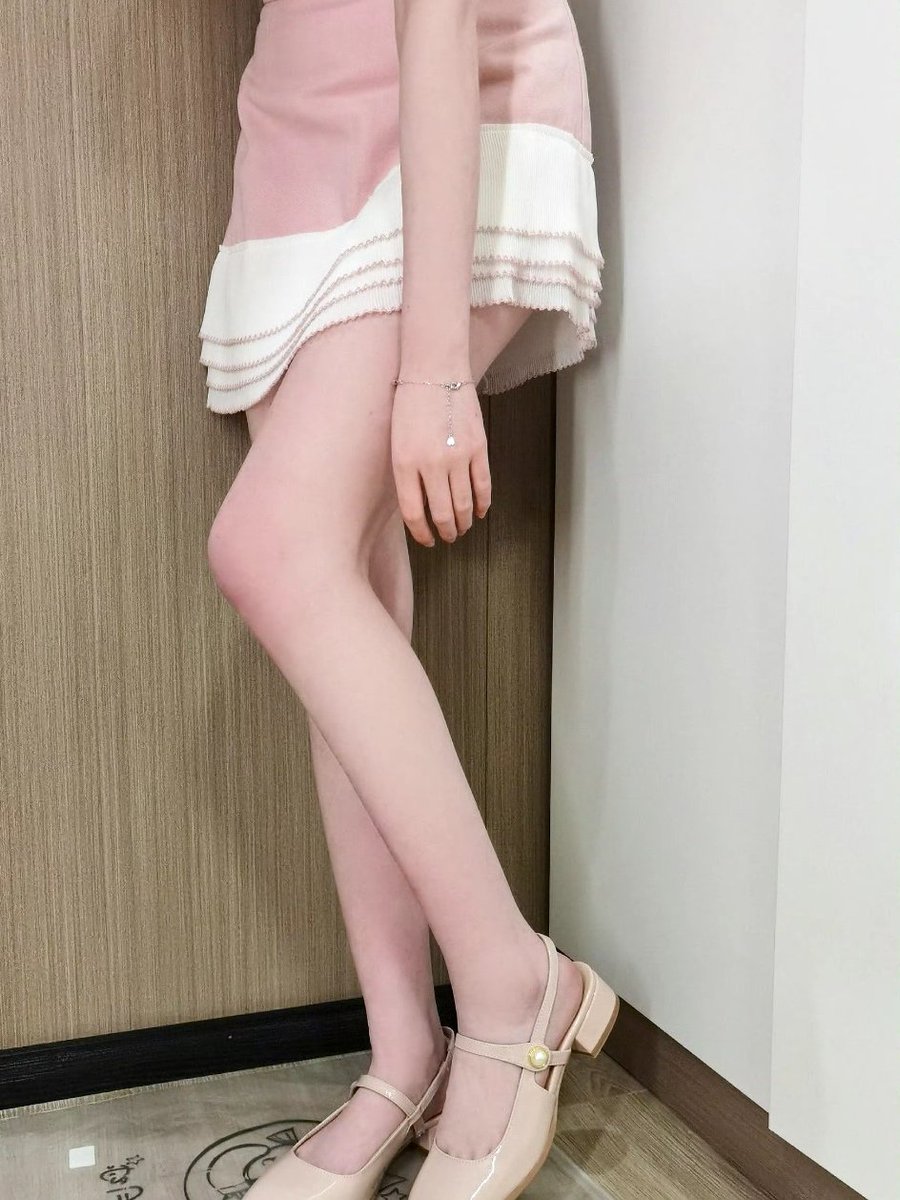 ailinyy0's tweet photo. 深圳dd～ 想穿女装深喉咙吞掉 嗷呜～ https://t.co/WsJwGg6ymw