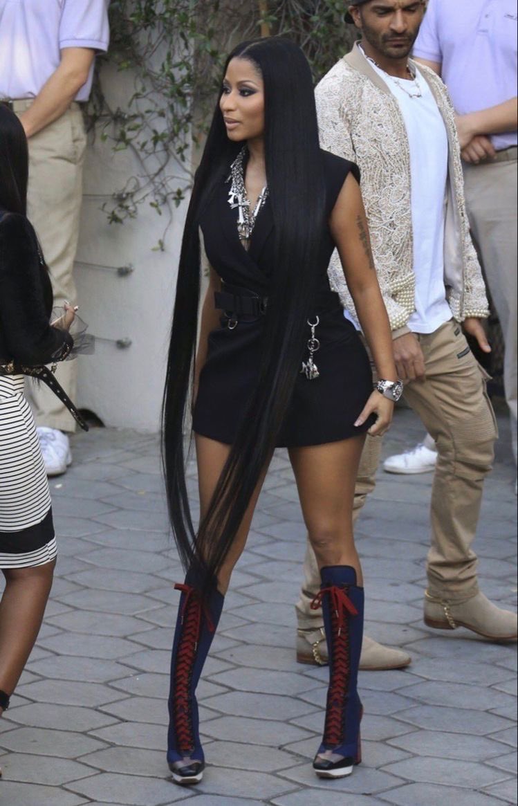 LaNicklack's tweet photo. Well no one was casually wearing 40-60in hair like that before Nicki. Emphasis on casually, Nicki made it casual. It became such an automatic choice of hairstyle for female rappers and young black women after 2017 https://t.co/wvQXle67d5