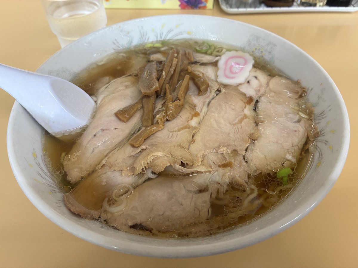 OKZEN10th's tweet photo. #昼食。墓掃除ついでにちょっと遠回りして。開店１５分で席はほぼ埋まった。代変わりした本店よりも、以前の本店の味を残している。麺とナルトは変わっているけど、メンマなんて懐かしくって。焼きそばをテイクアウトするべきだったと、後悔。 https://t.co/GswVwSvQFR