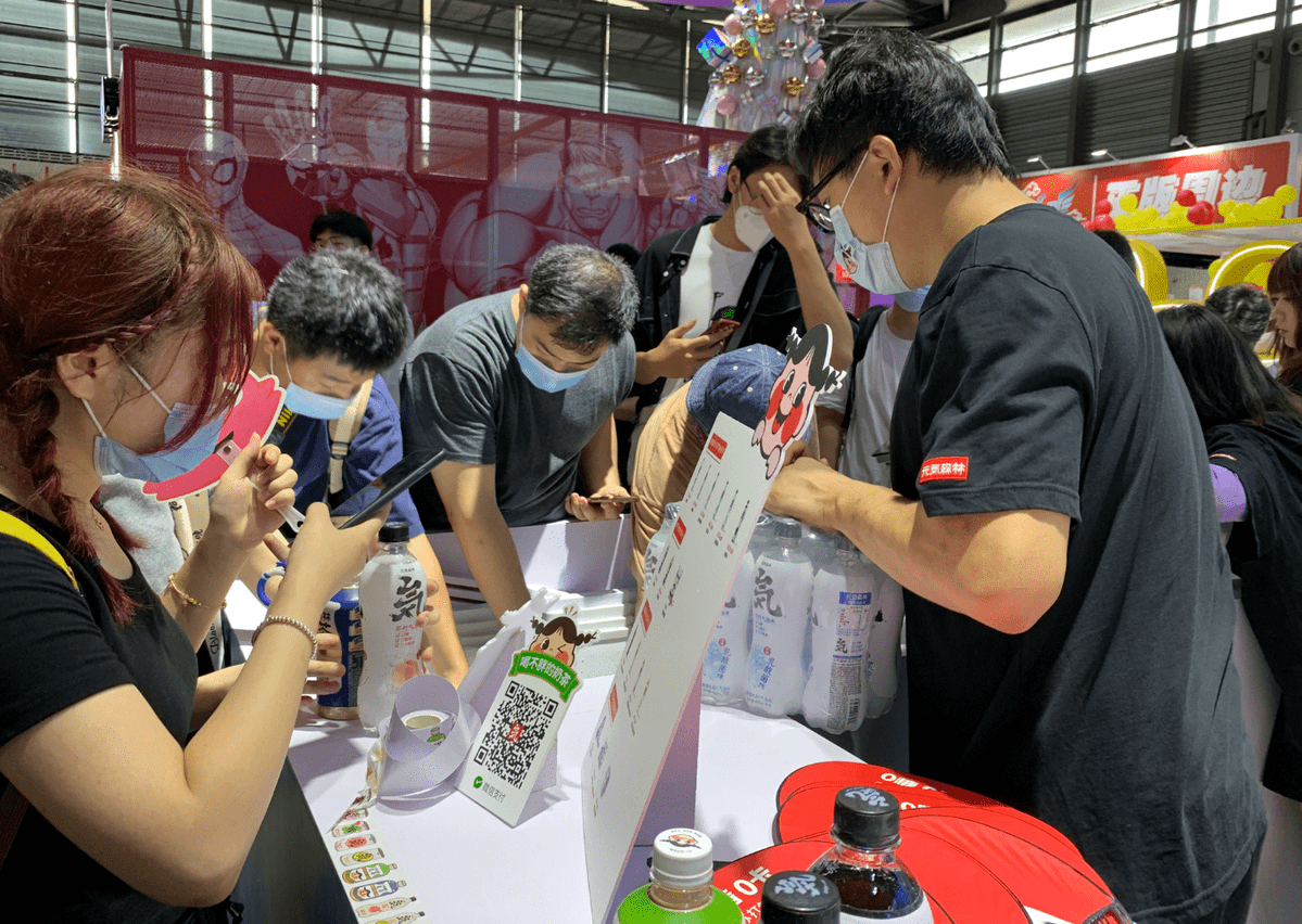 Jayden0212's tweet photo. Just had the best day ever at the anime convention! Met my favorite voice actors, scored limited-edition merch, and made so many new friends who share the same fandom love. 10/10 would cosplay all again soon! https://t.co/Acj882RGqy