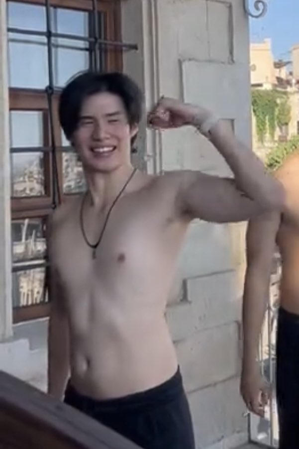 iblueyouna's tweet photo. พี่ภีม พี่ภีมมม (😭💪🏻) กราตร่ายยยกล้ามโตอินตุรกี หมั้นเข้ววว วเคะกล้าม พุงป่อง ! づ❤︎ど https://t.co/Ut3hUGgKNZ