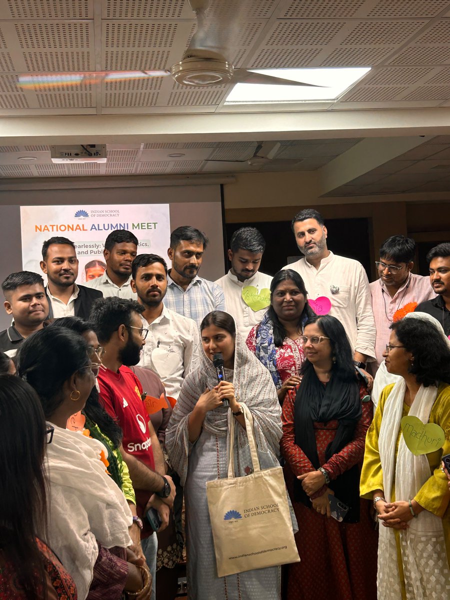 sureshkumarbsp's tweet photo. दिल्ली में केराना सांसद @IqraMunawwar_ से मुलाकात हुई   zen-G को लेकर उनके विचार अच्छे लगे मेरा मानना हे कि अगर सभी सांसद इकरा जी की तरह हो तो देश में विकास एवं शिक्षा व्यवस्था को सुधरने से कोई नहीं रोक सकता आपकी सुन्दर भाषा शैली  अच्छी 
लगी https://t.co/zBa0y3ph5A