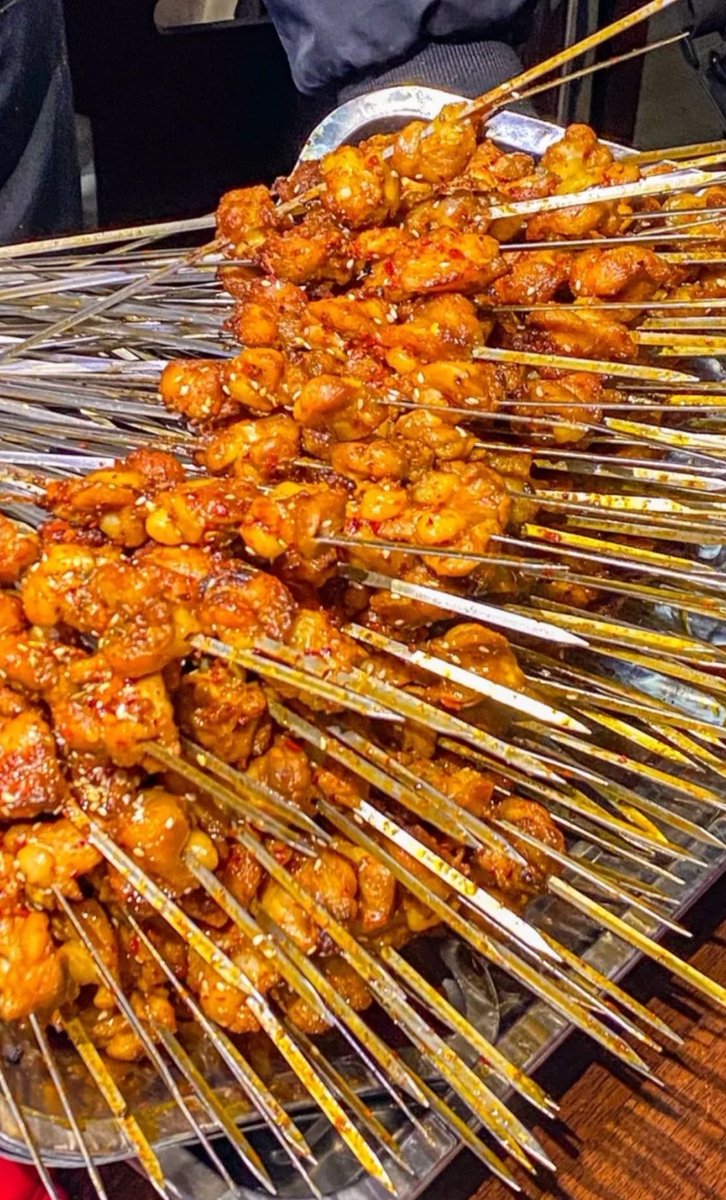 ConstanceBovvx's tweet photo. Craving crispy Chinese fried skewered meat Hot, savory, perfect street snack on a cold day—grab one on your next walk!， https://t.co/UvIeLENuOk