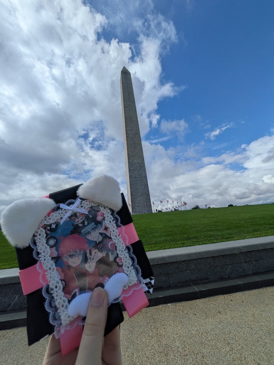 APPLEUNlON's tweet photo. first person ever to take a blakeworth photo card to the washington monument https://t.co/4ddpodFbVQ
