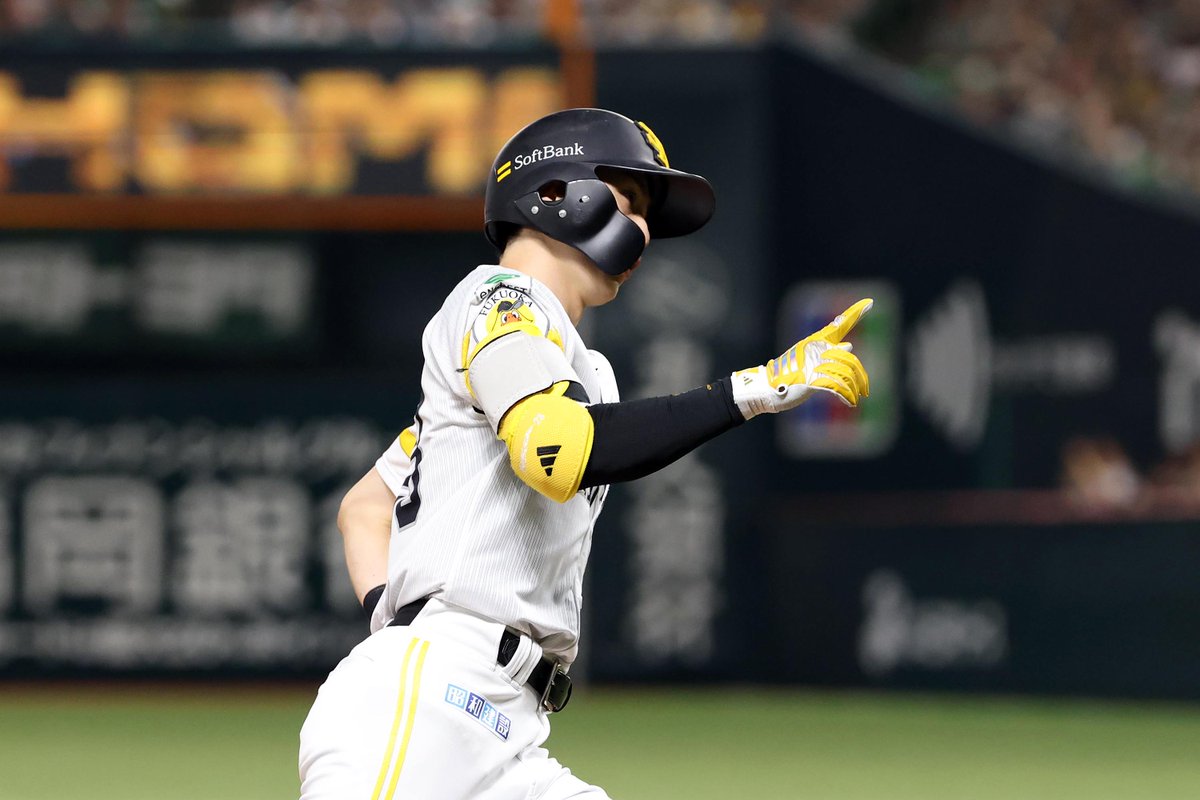 takafullc2's tweet photo. 周東佑京選手、2号ソロです！！

#sbhawks #鷹フル https://t.co/Njb6T6pGtr
