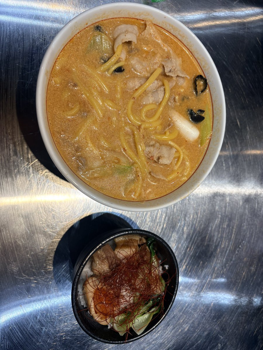 Baseoflowest's tweet photo. 初の麻辣湯。熱くて辛かったけど、美味かった。娘曰く、「自分で食材を選んで鍋にする感じ。」と言っていたが、まさにそれ。何をどれくらい入れてもそれなりに美味くなるのは、スープの完成度が高いからじゃないか？ https://t.co/AyFPLJZ0ey
