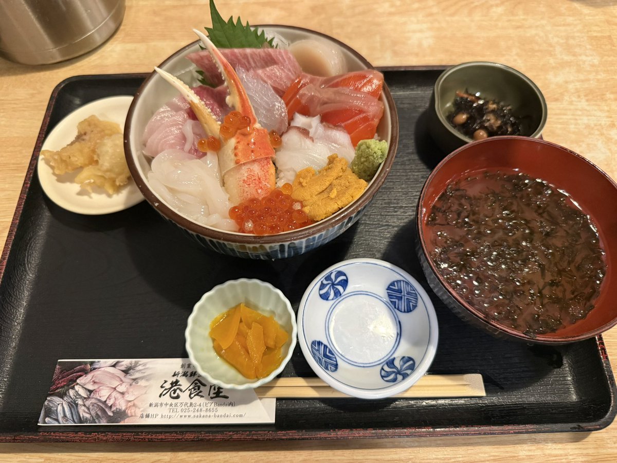 suukei0726's tweet photo. 色々あってまだ新潟市内にいるのでピアBandaiで海鮮丼食べた！美味しいですね〜
#がたます
#新潟最高 https://t.co/FZJra2uRer