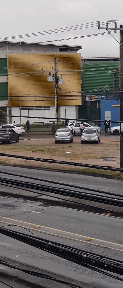 RCristianoSCorr's tweet photo. Atenção @Prefeitura_Rio @comlurbcomunica Nesta área está precisando de uma calçada, sem poças d'água após chuva. Atenção MÁXIMA porque fica em frente ao Complexo Educacional aqui em Santa Cruz no CESARÃO. As mães e crianças precisam ficar desviando e pulando as poças d'água. https://t.co/jDQqM2GoHD