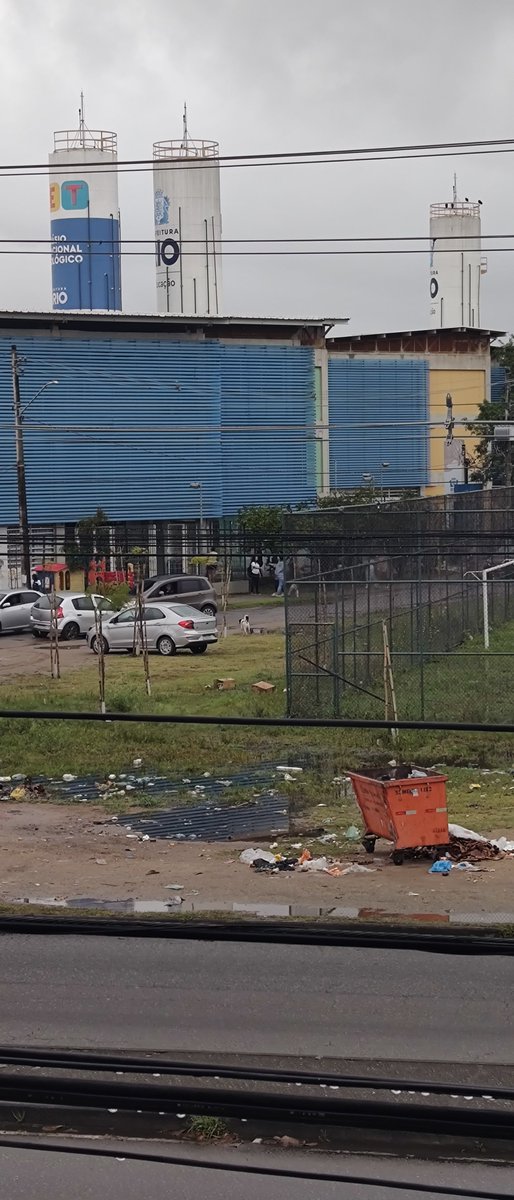 RCristianoSCorr's tweet photo. Atenção @Prefeitura_Rio @comlurbcomunica Nesta área está precisando de uma calçada, sem poças d'água após chuva. Atenção MÁXIMA porque fica em frente ao Complexo Educacional aqui em Santa Cruz no CESARÃO. As mães e crianças precisam ficar desviando e pulando as poças d'água. https://t.co/jDQqM2GoHD