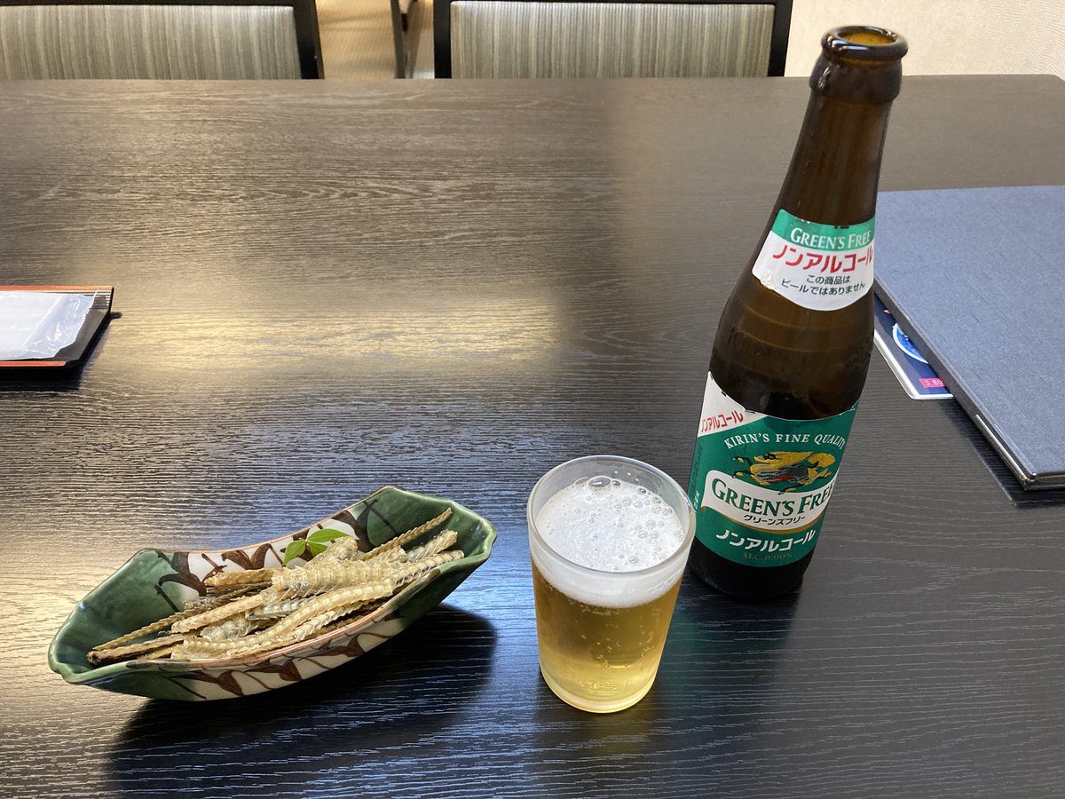 KY87's tweet photo. 諫早は鰻の楽焼きというのが有名だと知ったので、旅の後半に備えて最高に贅沢してやろうと、うなぎ割烹 北御門という店に滑り込みセーフで凸してきた。

楽焼き御前、骨せんべい、白焼き、うまき…と色々食っちまったw💸

でも滅多に来れないんだから、ここぞと言うことで美味しく頂かせてもらったぜ！ https://t.co/XxlYZKy1wq