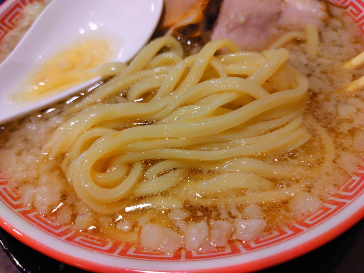 DrQuinorer's tweet photo. 「背脂並+モズク+小ライス」@朝6時からラーメン ロクジカラ。(岐阜県岐阜市)
祝日の朝はこちらへ😎
たっぷり背脂を浮かせたスープは豚清湯の醤油味で、クセも無くてめっちゃ美味しい🤤つるもちむちな自家製多加水麺もたまらない🤩言い訳要素のモズクもエエ感じにマッチ😊2種の🐷も美味い😍雑炊で〆😋 https://t.co/H8Ooeiv7cC