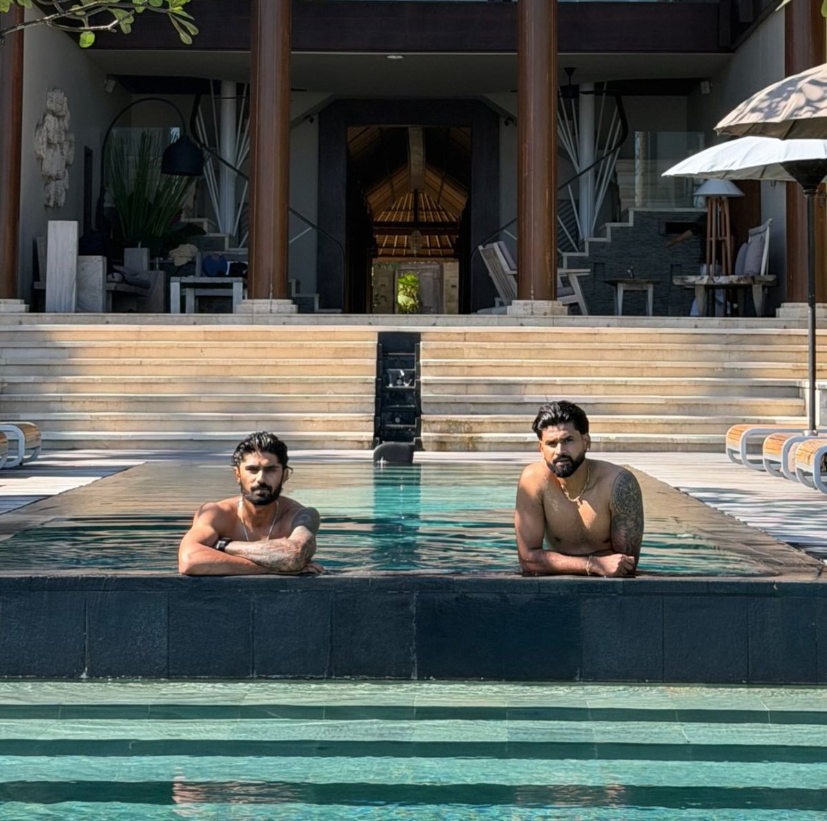 CMTNews24's tweet photo. 🚨 INDIAN T20I CAPTAIN ON VACATION! 🚨 https://t.co/0txEJejyh2