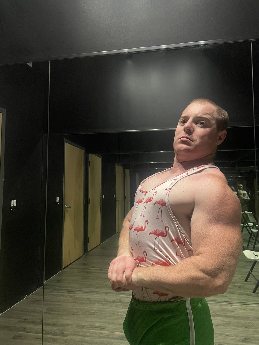 RaithLovezMen's tweet photo. Had the fuck a massive chest/ shoulder day https://t.co/wdTze28Ac0