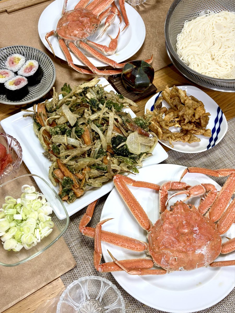 yyyyyuunnooooo's tweet photo. そうめん✖️野菜かき揚げ
こう見えて中身スカスカハズレ蟹🦀です
こんな日もあるさ

#おうちごはん #料理写真 #食事記録 https://t.co/deMo89rDT9
