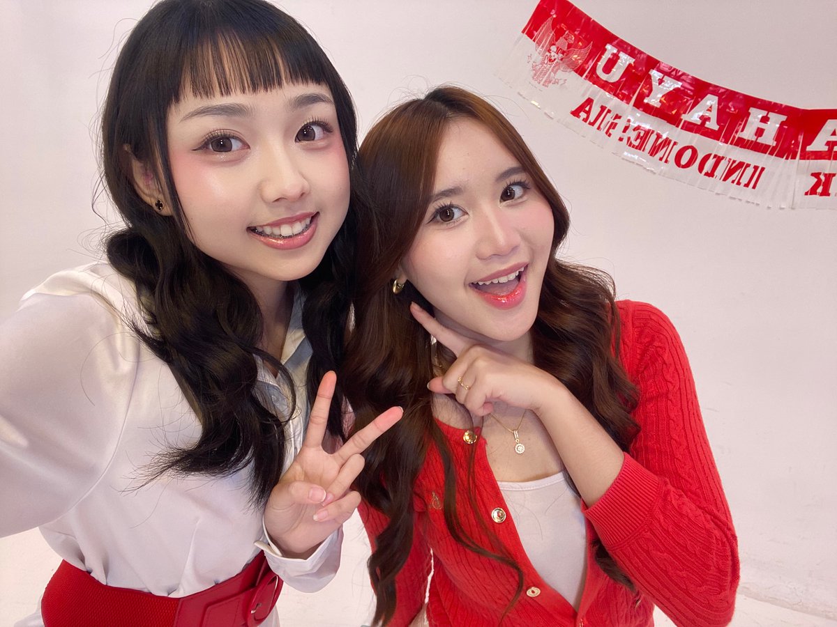 SNayla_JKT48's tweet photo. Terimakasih banyak live idn today 🇮🇩
Enak bgt minuman jamu 🫪🫪🫪
Jujur seru bgt live bareng kakk alyaaaa
Mau lihat dong foto foto kita hehehehh https://t.co/87FsezdL3d