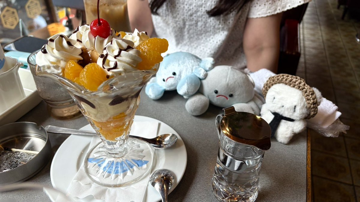_togarash1's tweet photo. パフェとかわい子ちゃんたちとわたし https://t.co/8KDT2aQH21