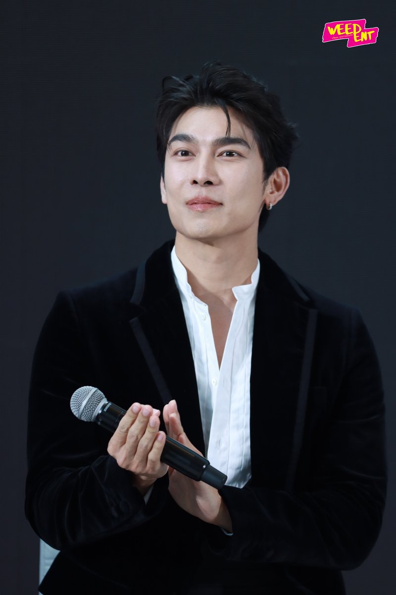 WEED_ENT's tweet photo. " มิว ศุภศิษฏ์" ร่วมงานแถลงข่าวเปิดตัว "DUO ONE : TWO SOULS, ONE DREAM PRESS CONFERENCE" เปิดม่านสู่ปรากฏการณ์ครั้งสำคัญของวงการบันเทิงกับ Chemistry Reality Show รูปแบบใหม่✨

MEW PROJECTDUOONE

#PROJECTDUOONExMEW
#MewSuppasit #มิวศุภศิษฏ์
#PROJECTDUOONEPresscon https://t.co/sN2F4iap2U