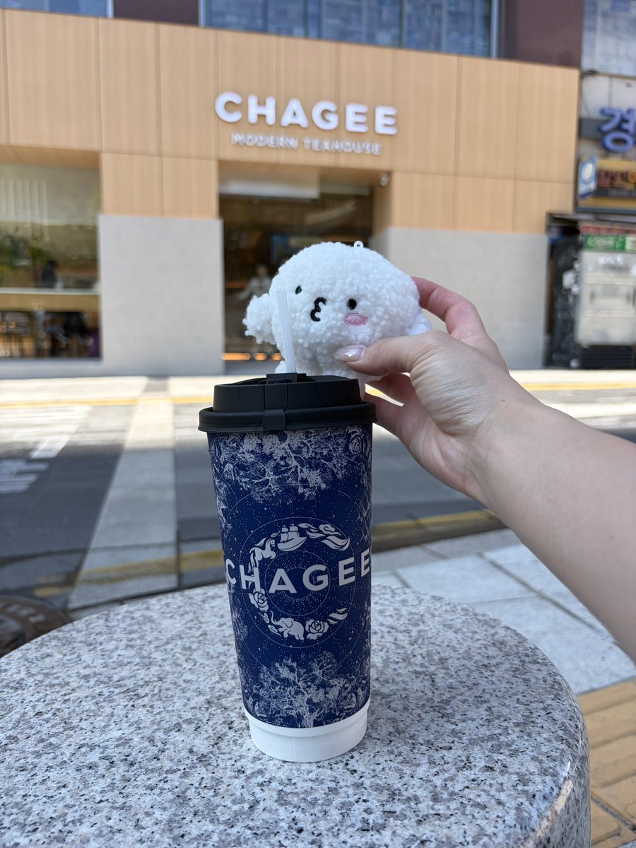 _svt96_'s tweet photo. CHAGEEのミルクティー美味しかったけどおそらく期間限定であろう柚子のフルーツティーがめちゃくちゃうまかったので是非飲んで欲しい https://t.co/Qj8ENmYRFW