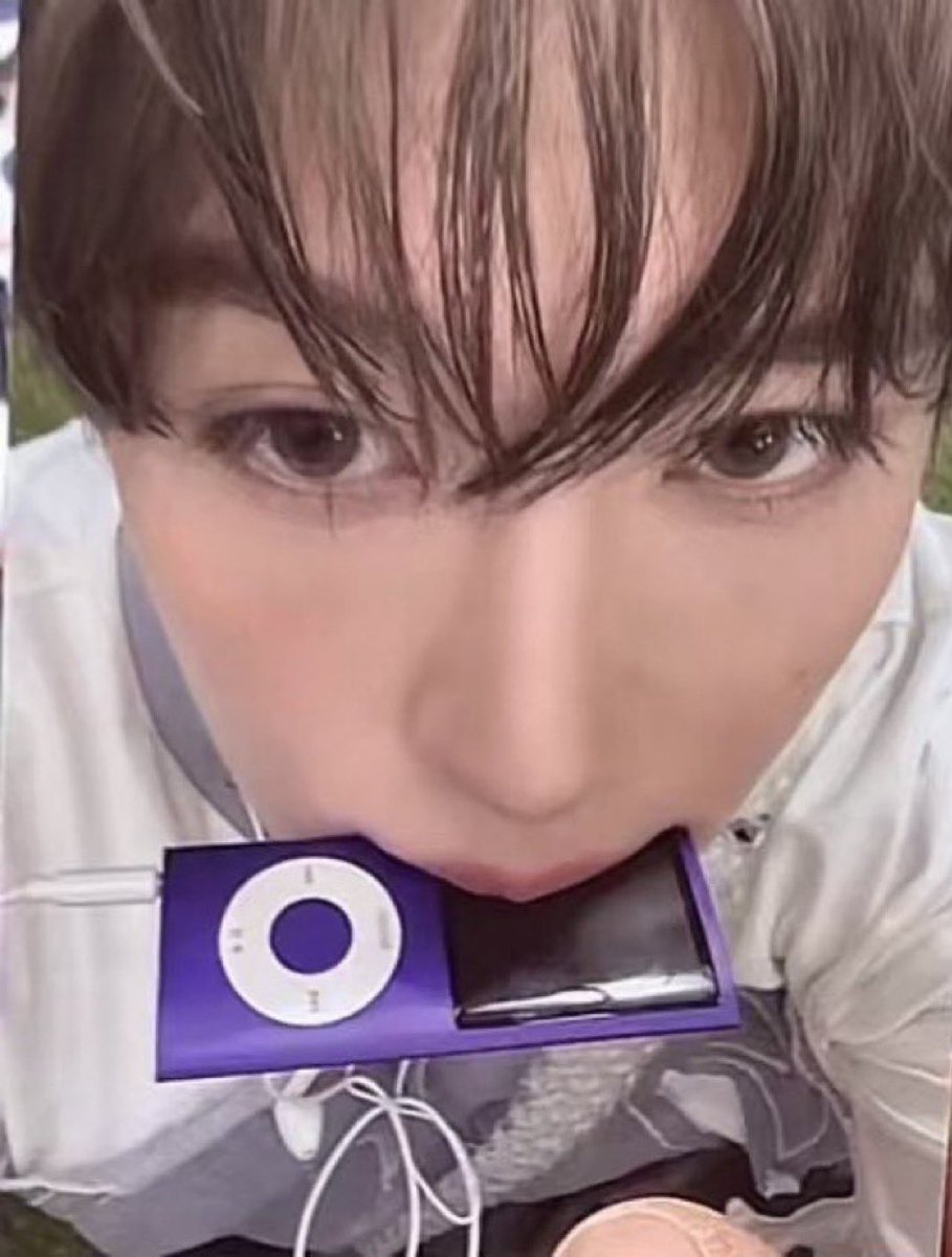 wishcyu's tweet photo. sion’s never ending oral fixation pc 🫶🏻 https://t.co/3YVSv9jOin