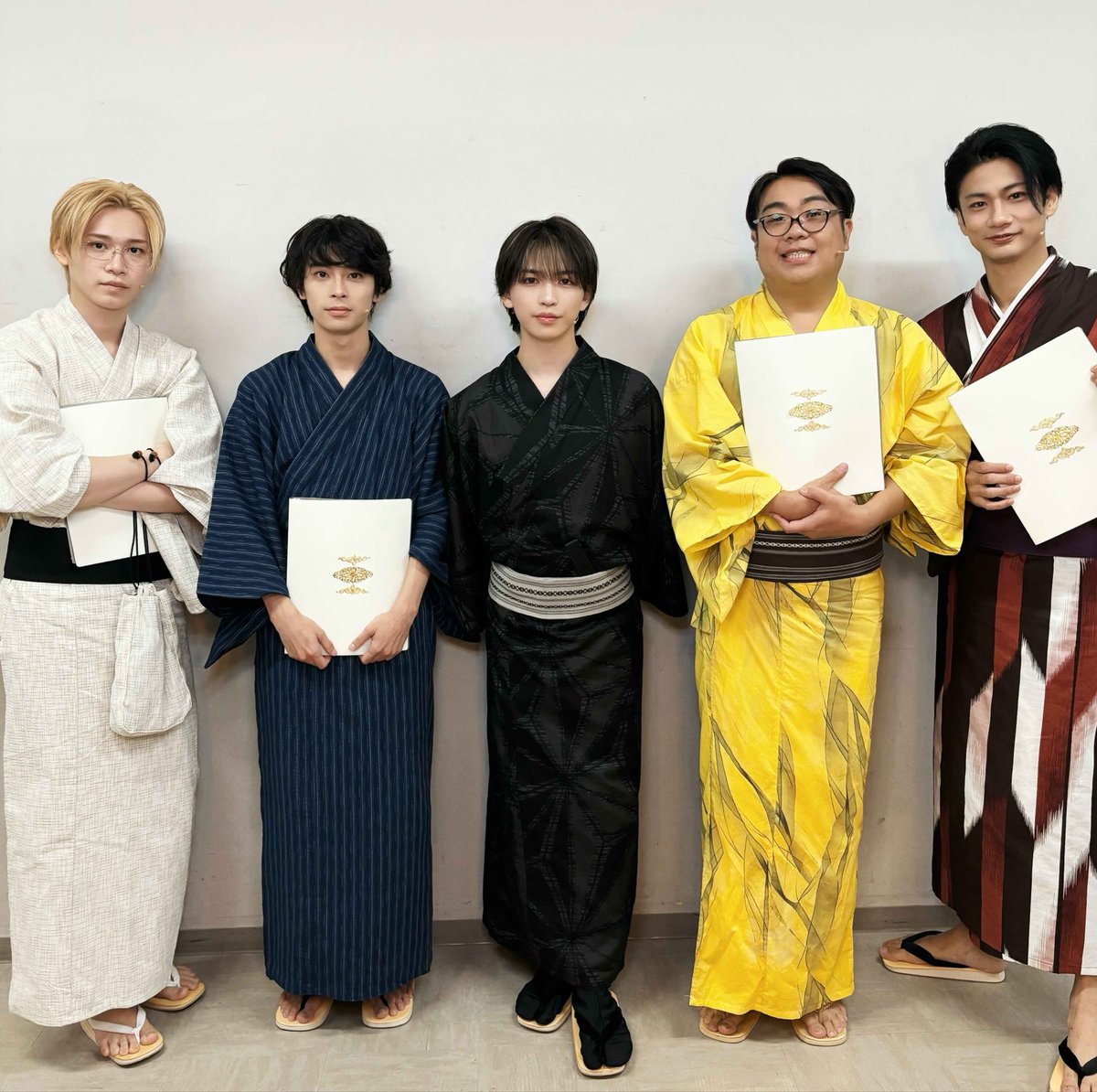 THE_TRUE_PIECE's tweet photo. マーダーミステリーシアター
「THE TRUE PIECE Ⅱ」🕵️‍♂️＜ #トゥルピ

🧩┊5日目 ありがとうございました .ᐟ.ᐟ

昨日5日目の8/10(火)公演での
#岩橋玄樹 さん
#口笛なるお さん ,#馬場良馬 さん
#佐藤瑠雅 さん,#藤田ハル さん の
ご活躍いかがでしたでしょうか💘🥷

舞台でプレイヤーが持っていた
「 HO（ハンドアウト）＝プレイヤーそれぞれの設定書」
をデジタルコンテンツとして販売中！
答え合わせに是非お楽しみください📖
🛒https://t.co/lS6zwzY7R7
⚠️事件の真相や犯人の記載がありますので
ご覧になる際はくれぐれもお気をつけください⚠️

📝アンケートのお願い
https://t.co/mMXwGG4tkQ
ご観劇の皆様に本日の感想や今後の公演に向けた
アンケートをお願いしております！
是非ご回答ください🕵️‍♂️

💘13:00公演『恋愛殺人』💘
伊白：佐藤瑠雅／ 朱馬：馬場良馬
熊沢：岩橋玄樹 ／ 蒼成：藤田ハル
黄画：口笛なるお

🥷18:00公演『忍びの目にも涙』🥷
黄虎：馬場良馬／ 赤蛇：口笛なるお
紫雨：藤田ハル ／ 水蜘蛛：岩橋玄樹
龍牙：佐藤瑠雅

盤西・免馬：加藤凛太郎
GM：松田大輔

=========
🗓️8/5(水)〜8/12(水)
📍劇場：THEATRE1010
https://t.co/UMl5wkXjcO

🎫チケット一般発売中！
https://t.co/241I3G0hAt