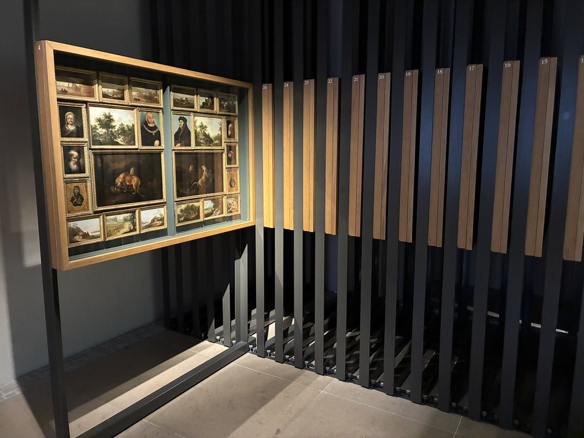 museoes's tweet photo. El gabinete de arte de Johann Valentin Prehn, una colección de más de 800 pinturas en pequeño formato, originales y copias de los siglos XV al XVIII. Formada a finales del siglo XVIII y conservadas en 32 cajas @histmus https://t.co/YjvNVDEgtm https://t.co/HhU0CH6IDh