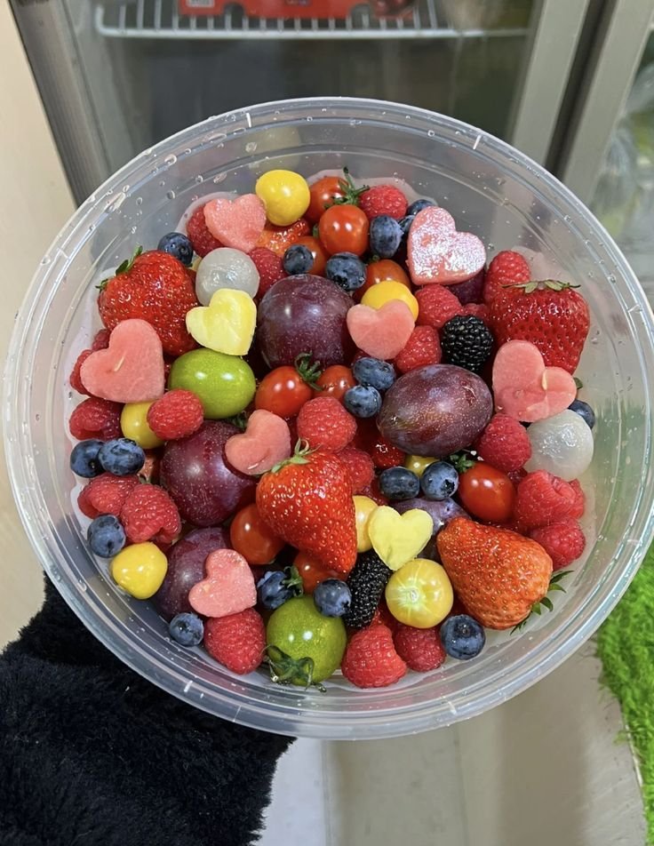 sweetxdessert's tweet photo. pretty fruit salad https://t.co/Bq4jLKkkr0
