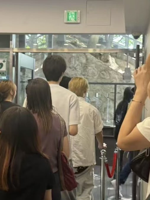 jjwi125_'s tweet photo. 센이랑 마노 남산타워에서 목격담뜸!!! 자컨 찍구 잇나바…기대만땅 https://t.co/6ToI45vezl