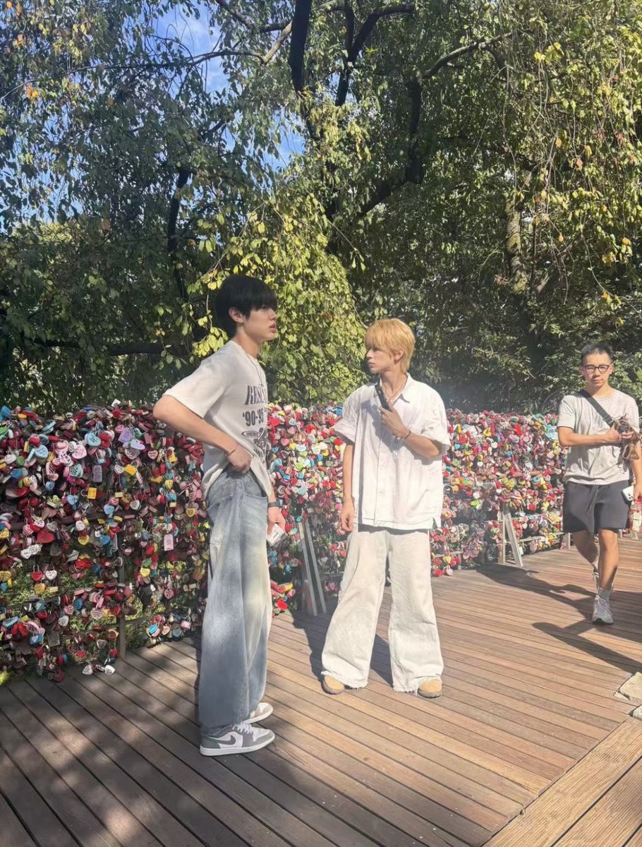jjwi125_'s tweet photo. 센이랑 마노 남산타워에서 목격담뜸!!! 자컨 찍구 잇나바…기대만땅 https://t.co/6ToI45vezl
