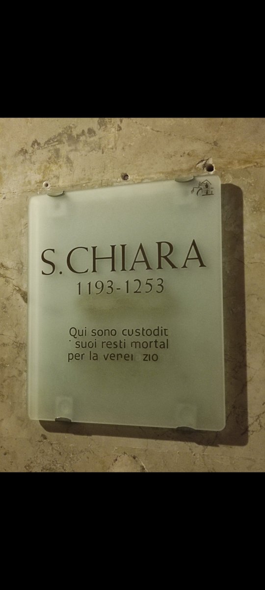 Angelo47394556's tweet photo. Auguri a tutti coloro che festeggiano l'onomastico oggi Santa Chiara d'Assisi.
Nelle foto c'è anche il miracolo di Santa Chiara quando con il Santissimo Sacramento e la Preghiera fece scappare i soldati Saraceni.
(Foto mie). https://t.co/xzDjjnAt9d