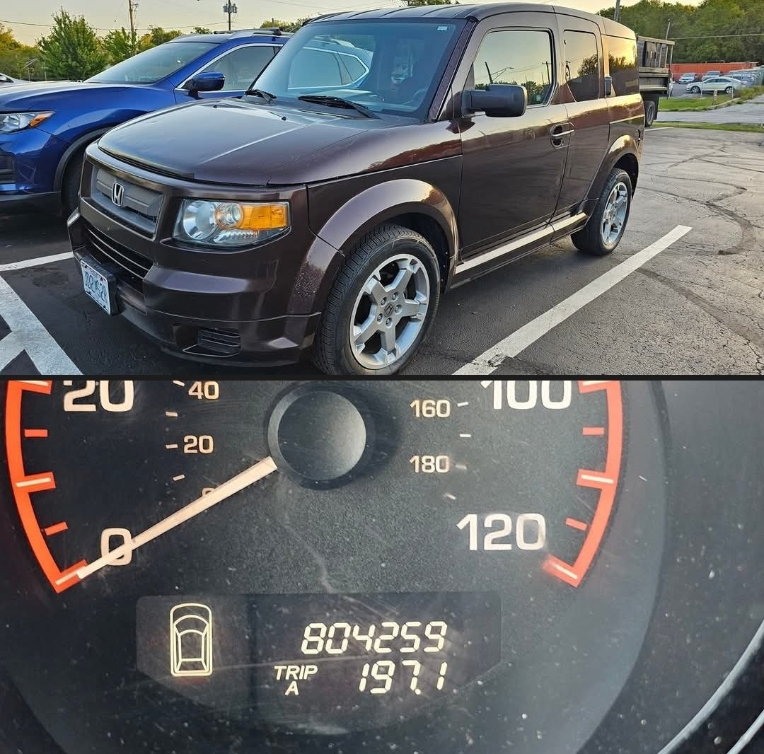 Mileage_impo's tweet photo. Honda Element with 804,259 miles (1,294,329 km) on the clock. 

Original engine and transmission. https://t.co/ARP2TllIY8