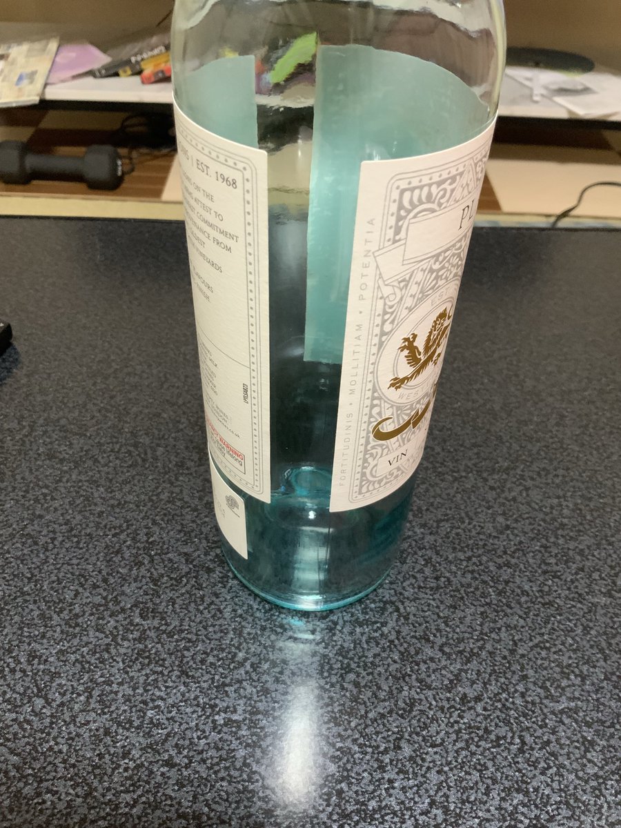 selenium_at's tweet photo. あっつい日にベランダで飲むように買った白ワインを晩酌で飲み干すの巻。 https://t.co/GUXBwYqRdT