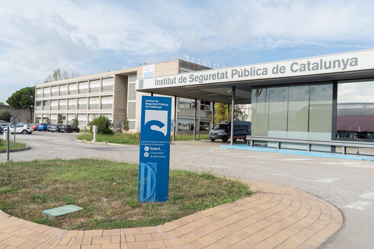 ispccat's tweet photo. Et prepares per a una sortida a la muntanya? Apren les recomanacions bàsiques de prevenció amb el curs d'autoaprenentatge en línia de l'ISPC Obert.  

Suma't a la formació gratuïta i prepara la teva ruta segura:   https://t.co/0PAHfk41gF https://t.co/JeLwtIVWSd