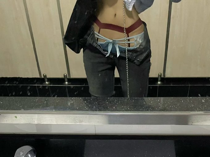 AzaNezz_'s tweet photo. 给未来男友精心准备的…

有人想锐评一下我的福嘛 🥹 https://t.co/CPaGatXpYA