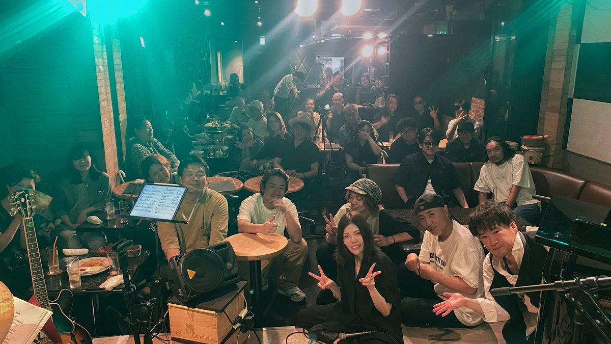 melodistchan's tweet photo. あっという間に時間が経ってしまいましたが、🆕Album💿"LIGHTS"リリースパーティにお集まり下さった皆さま、心よりありがとうございました✨
クラファンからの制作含めこの1年の集大成と幸せな時間を過ごせました🫶🏻
素晴らしい演奏して下さったバンドメンバーにも感謝✨ https://t.co/jXoECWldz5
