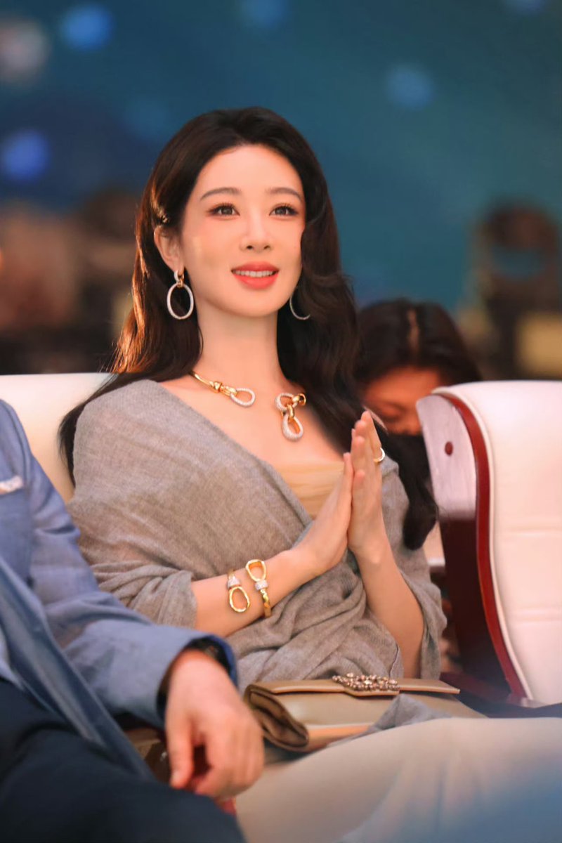 yangzithailand's tweet photo. 110826 [เก็บตก] Yang Zi Studio weibo update

สตูจื่อแชร์ภาพคนสวยจากงาน Hundred Flowers Awards ครั้งที่ 38 จื่อสวยมากเลย 💕💕💕

#หยางจื่อ #YangZi #杨紫 https://t.co/JYRAUndlnB