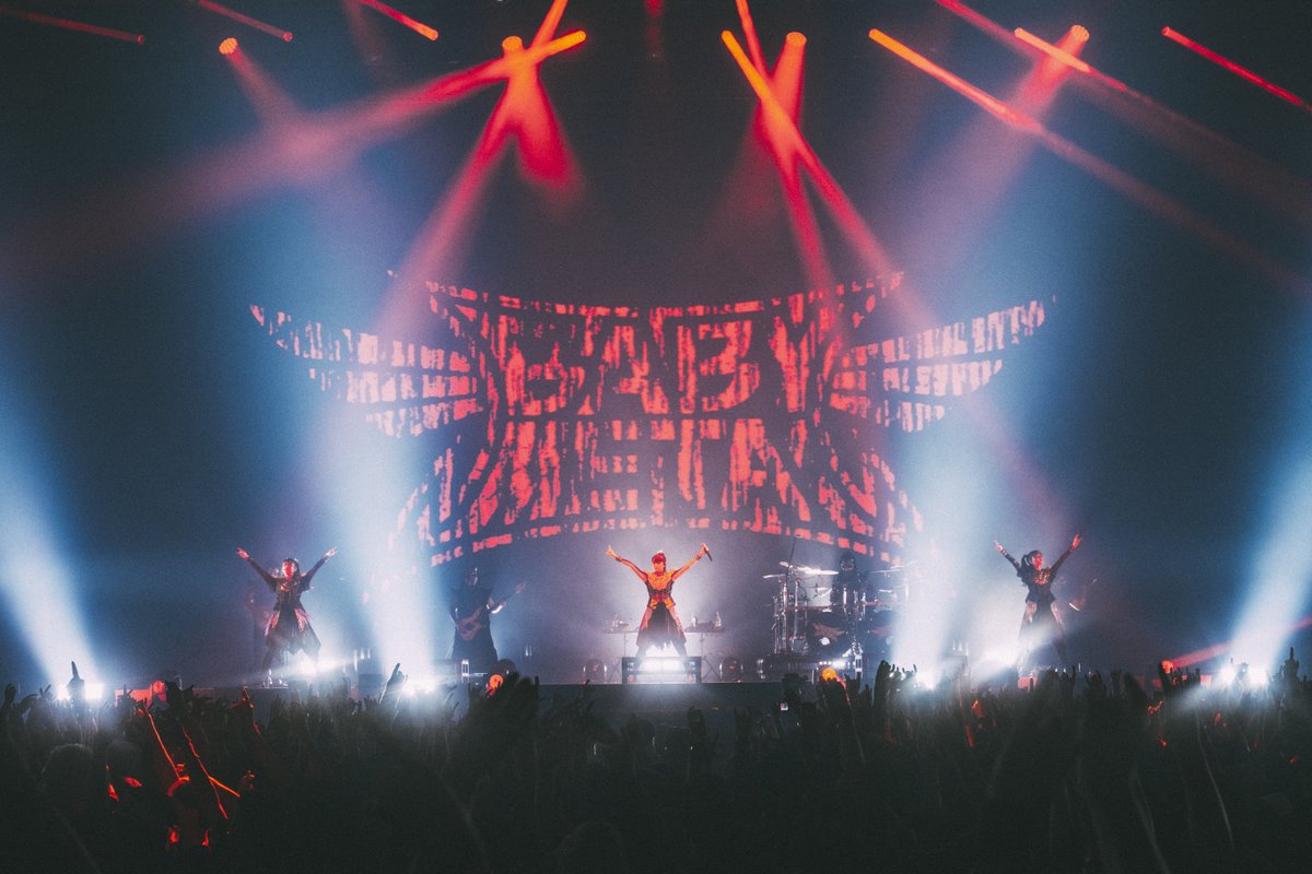 cannonball_live's tweet photo. 💥PHOTO💥
CANNONBALL外伝 8/10（月）

BABYMETAL

撮影＝ハタサトシ

#BABYMETAL
#CANNONBALL外伝 #CANNONBALL #キャノンボール
#有明アリーナ https://t.co/92FCkPgLbg