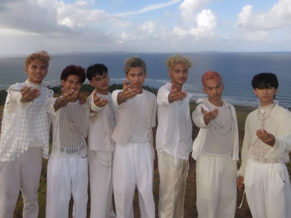 hannnn17_'s tweet photo. HEXUS
A rising bicol-based ppop boy group under Lentekula Production. The group consists of 7 members named Ell (Leader), Josh (Visual), Drei (Main Dancer), Tim (Main Vocal), Ja (Stan Attractor), Jay (Face of the Group), Ced (Maknae, Rapper).
#hexus #ppoprise https://t.co/J5rEa1eZAU