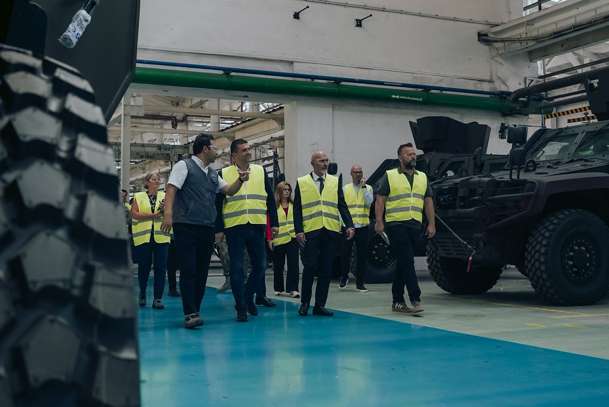 Defence21MAG's tweet photo. Otokar Welcomes Romania's Minister of National Defense in First High-Level Visit Since the Automecanica Mediaș Takeover and Full Operationalization of Production Lines

Read full article at:
https://t.co/6r4yUMxt4o https://t.co/wUA36qsuvr