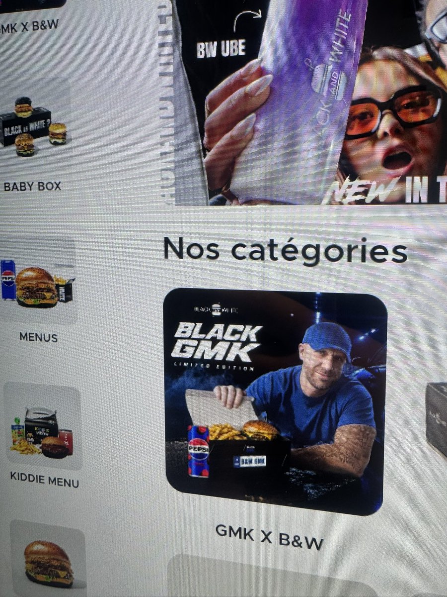 FraudeurDuFisk's tweet photo. J’suis au black and White burger et je vois gmk sur la borne de commande depuis taleur je rigole tout seul https://t.co/FdmNBOuuME
